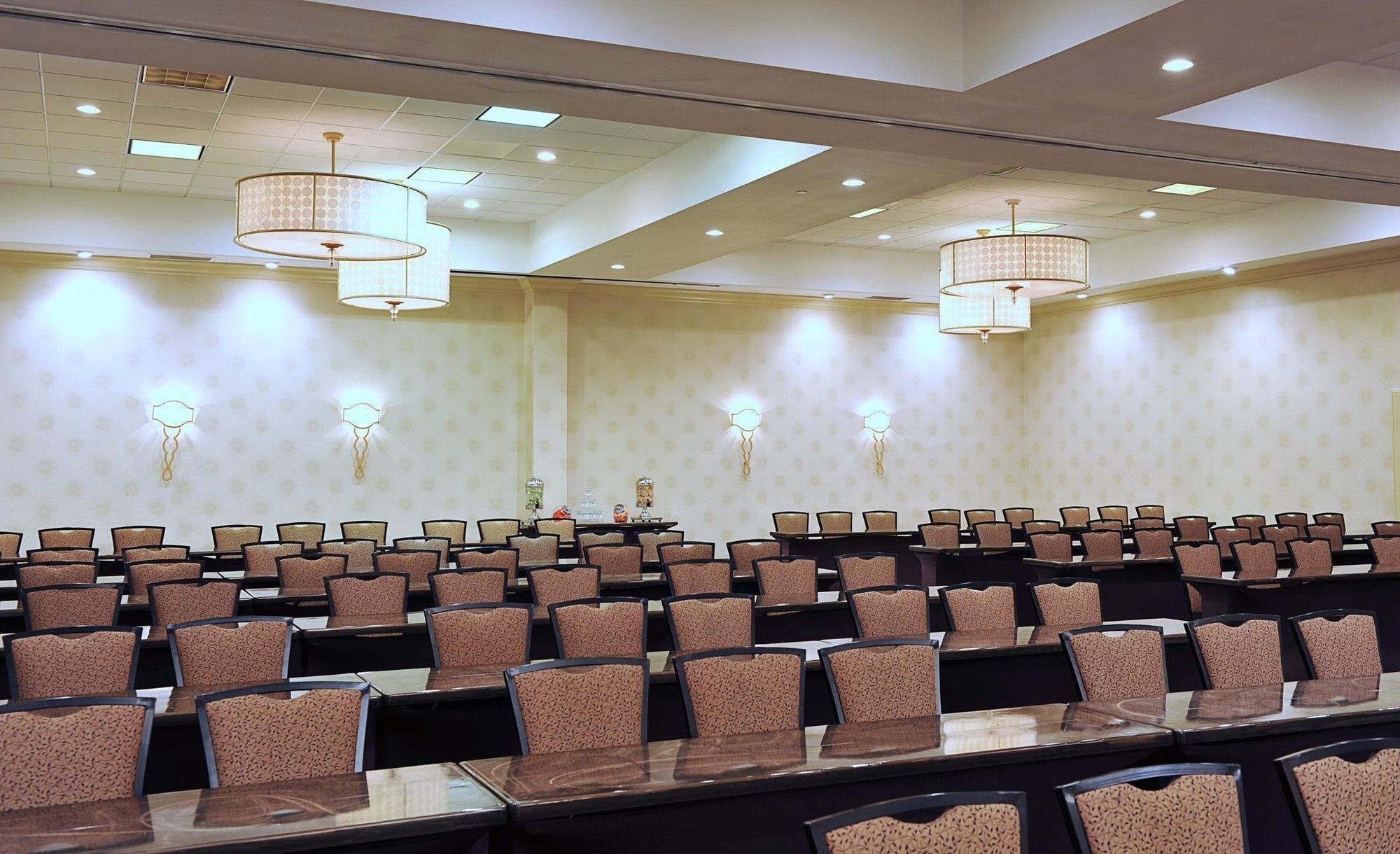 Embassy Suites By Hilton Philadelphia Airport Exterior foto
